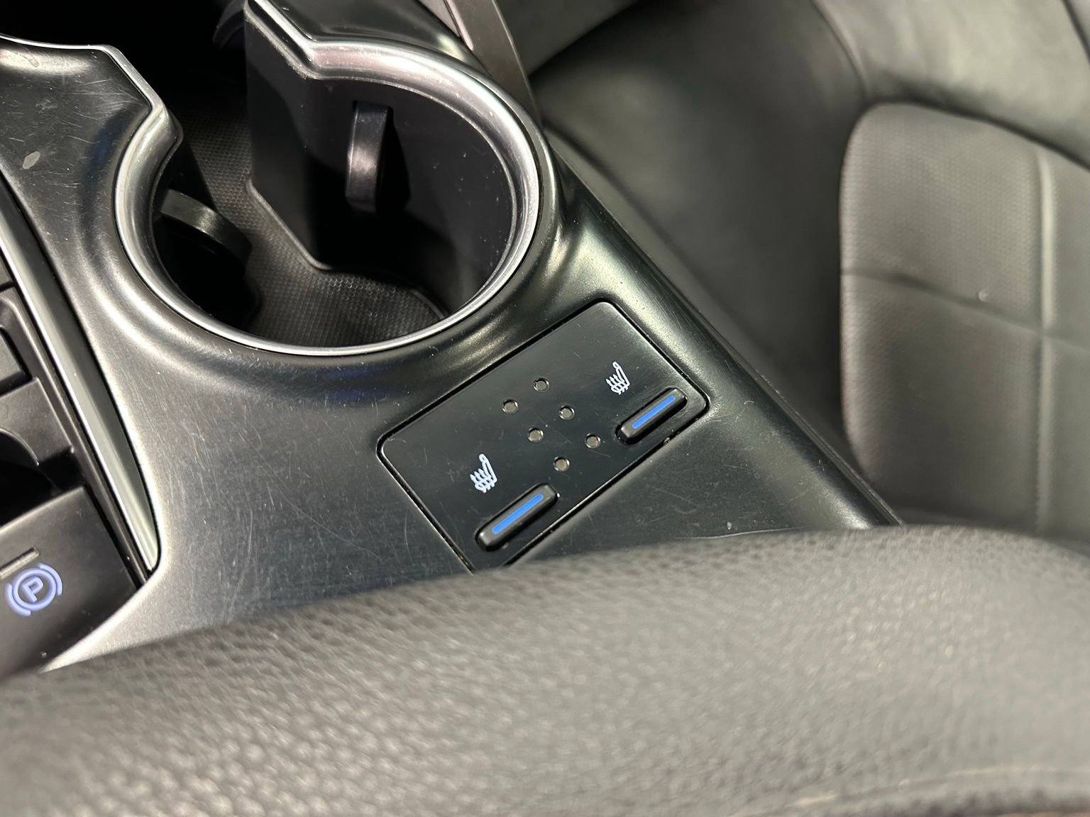 Used 2018 Toyota Camry XLE w/ Audio Package FWD image 31