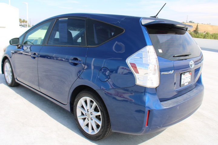 Used 2013 Toyota Prius V Five FWD image 5