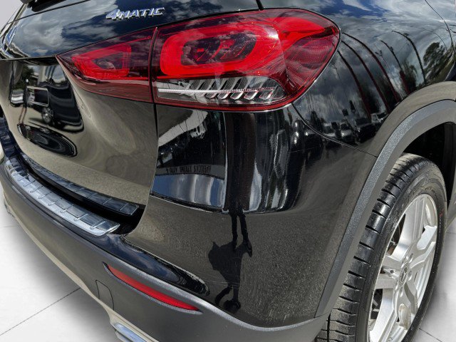Used 2021 Mercedes-Benz GLA 250 4MATIC w/ Premium Package image 16