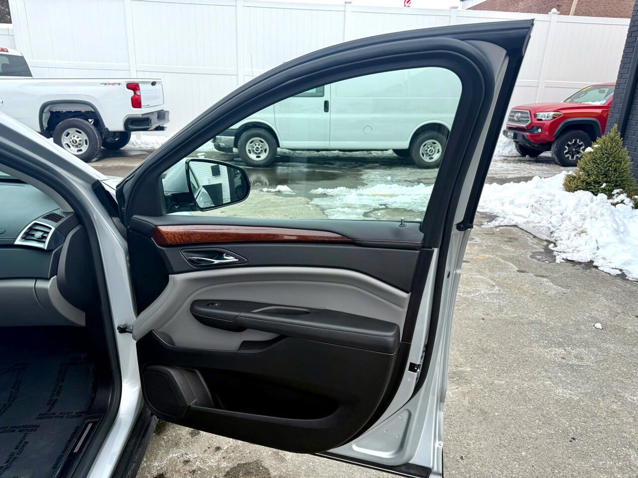Used 2011 Cadillac SRX Luxury image 26
