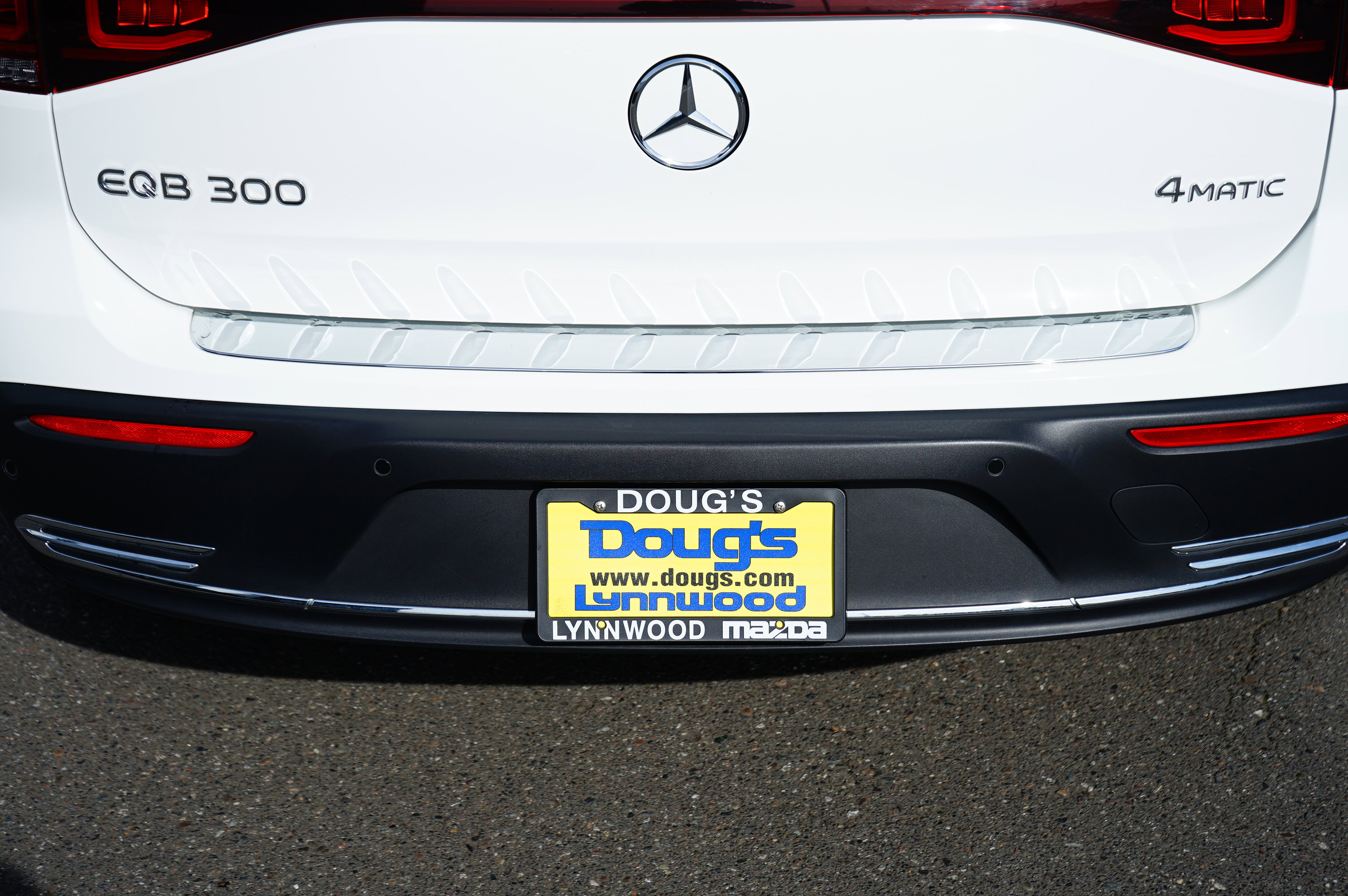 Used 2023 Mercedes-Benz EQB 300 4MATIC image 17