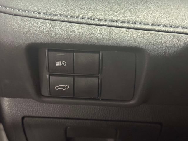 Used 2020 Toyota Highlander LE AWD/4WD image 25