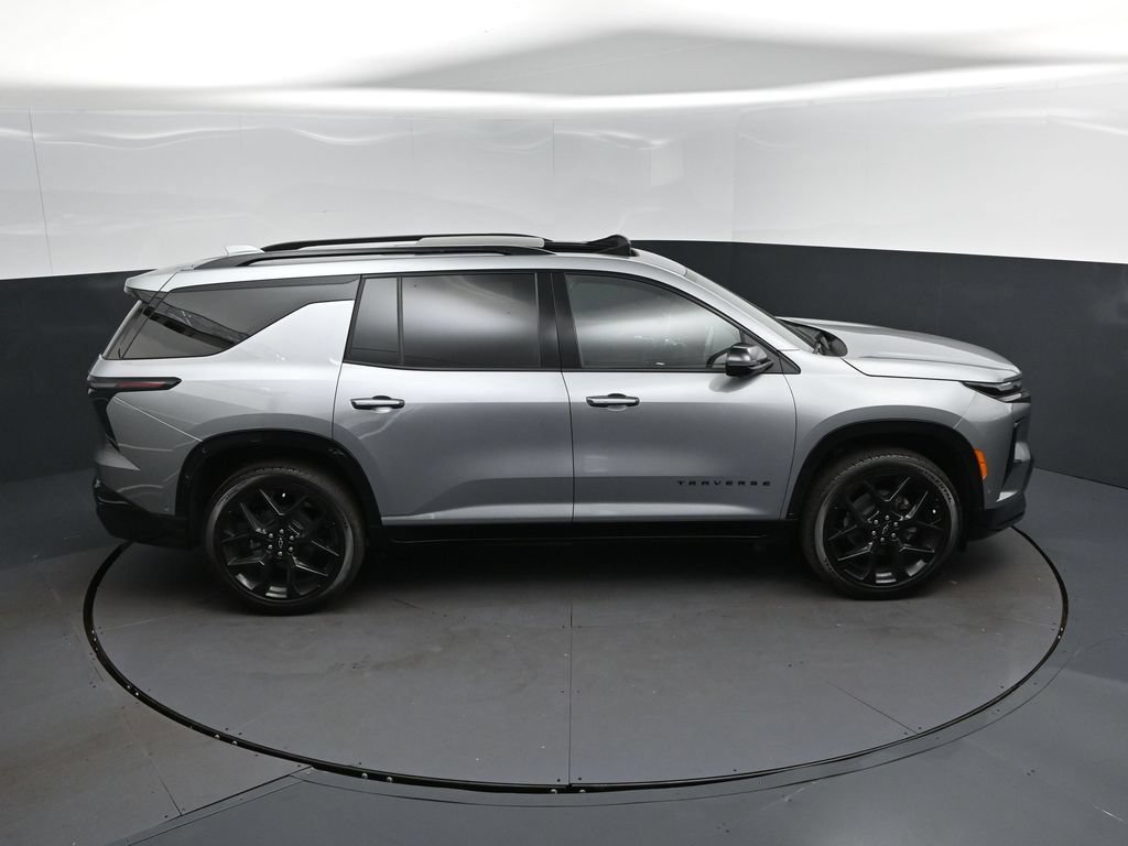 New 2026 Chevrolet Traverse RS w/ LPO, Floor Liner Package FWD image 35