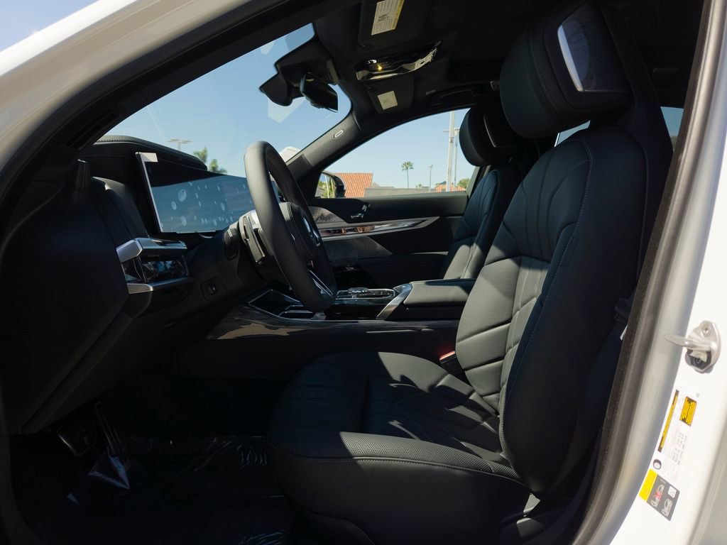 New 2026 BMW 750e xDrive w/ Executive Package image 7