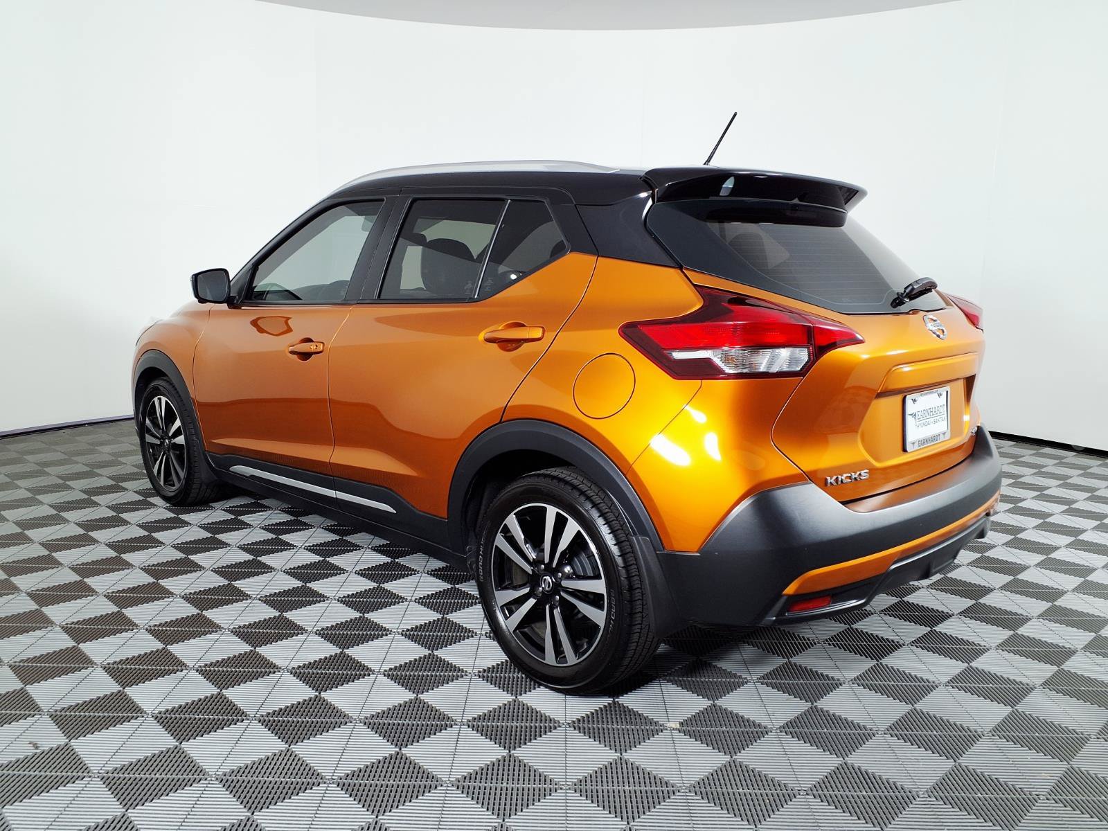 Used 2019 Nissan Kicks SR w/ SR Premium Package FWD image 6