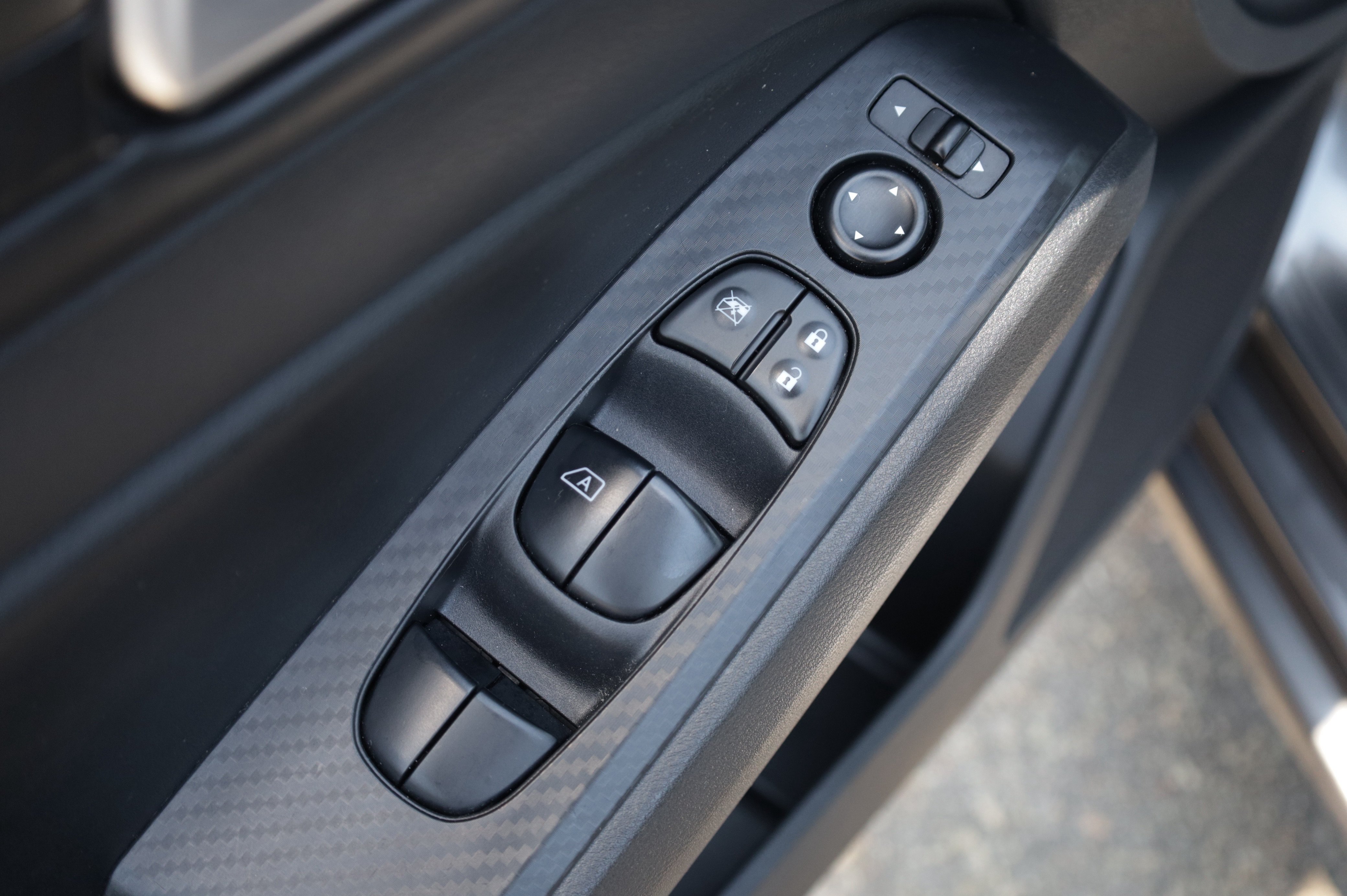 Used 2024 Nissan Altima 2.5 SV FWD image 23