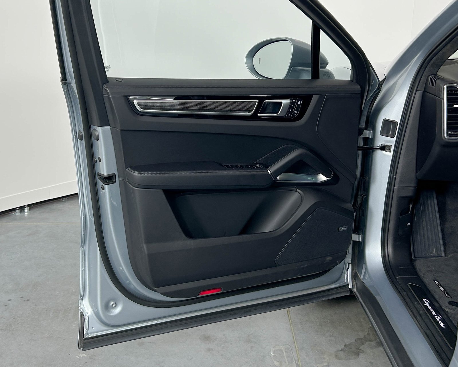 Certified 2022 Porsche Cayenne Turbo image 14