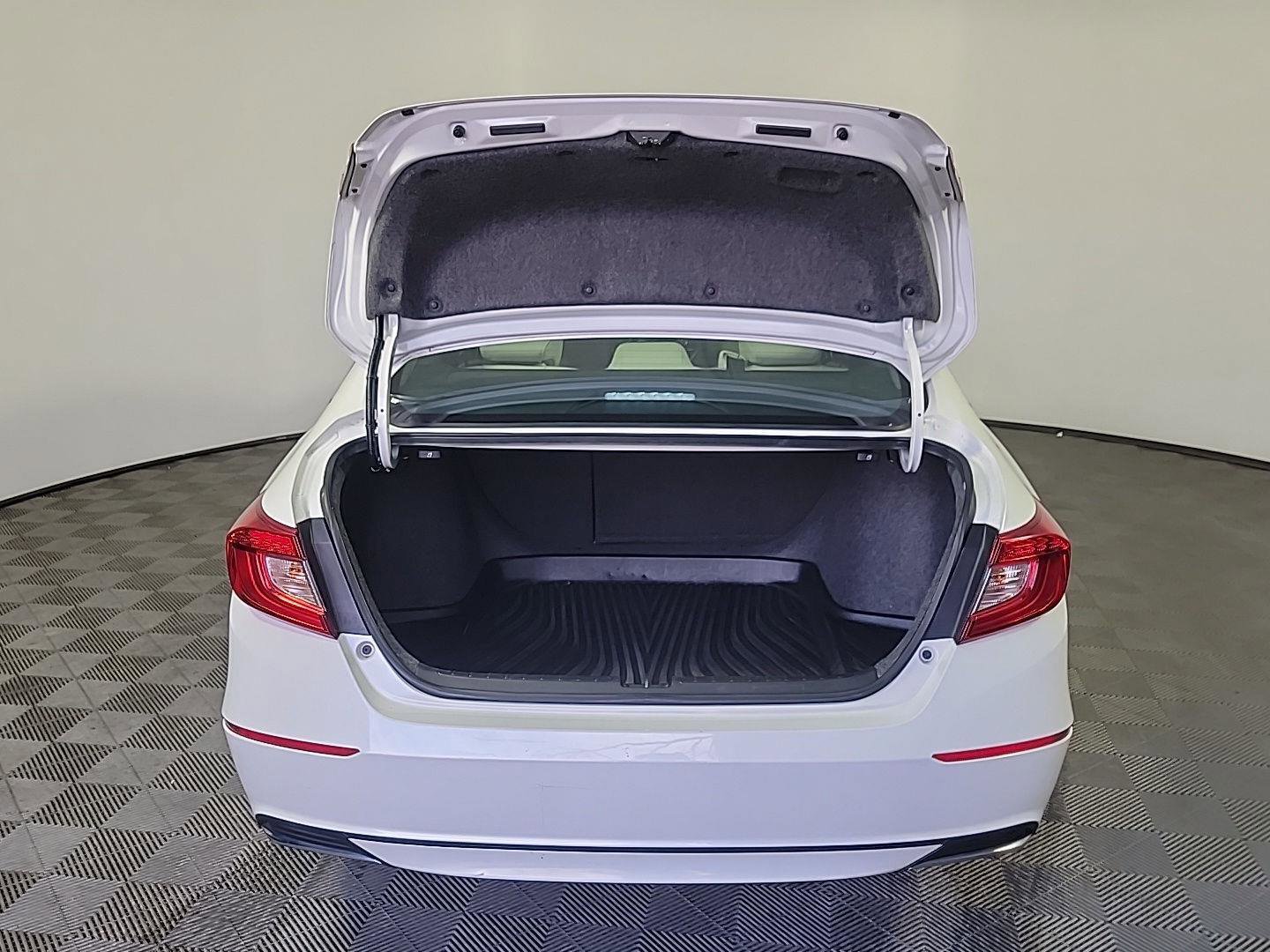 Certified 2018 Honda Accord EX-L image 8