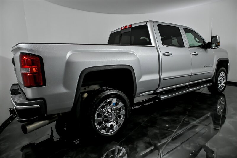 Used 2017 GMC Sierra 2500 Denali w/ Duramax Plus Package AWD/4WD image 9