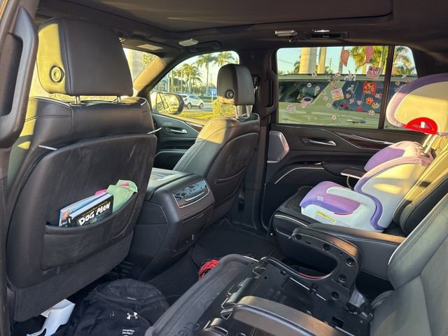 Used 2023 Cadillac Escalade Premium Luxury w/ Performance Package image 4