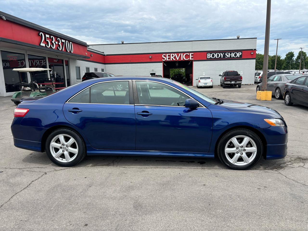 Used 2009 Toyota Camry SE FWD image 2
