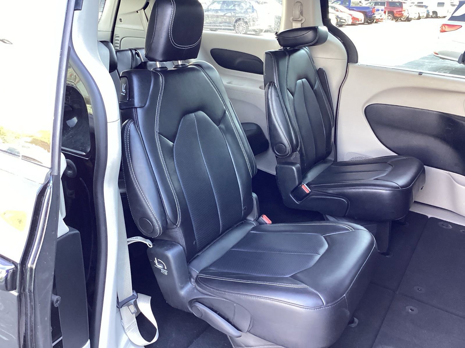 Used 2024 Chrysler Pacifica Touring-L image 20