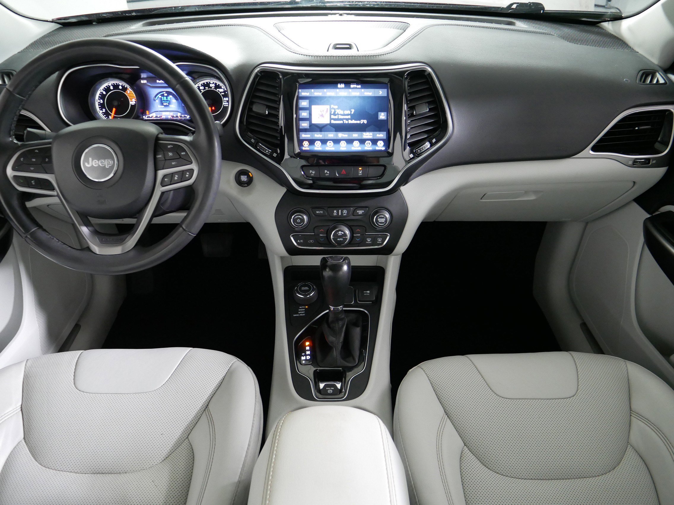 Used 2021 Jeep Cherokee Limited AWD/4WD image 10