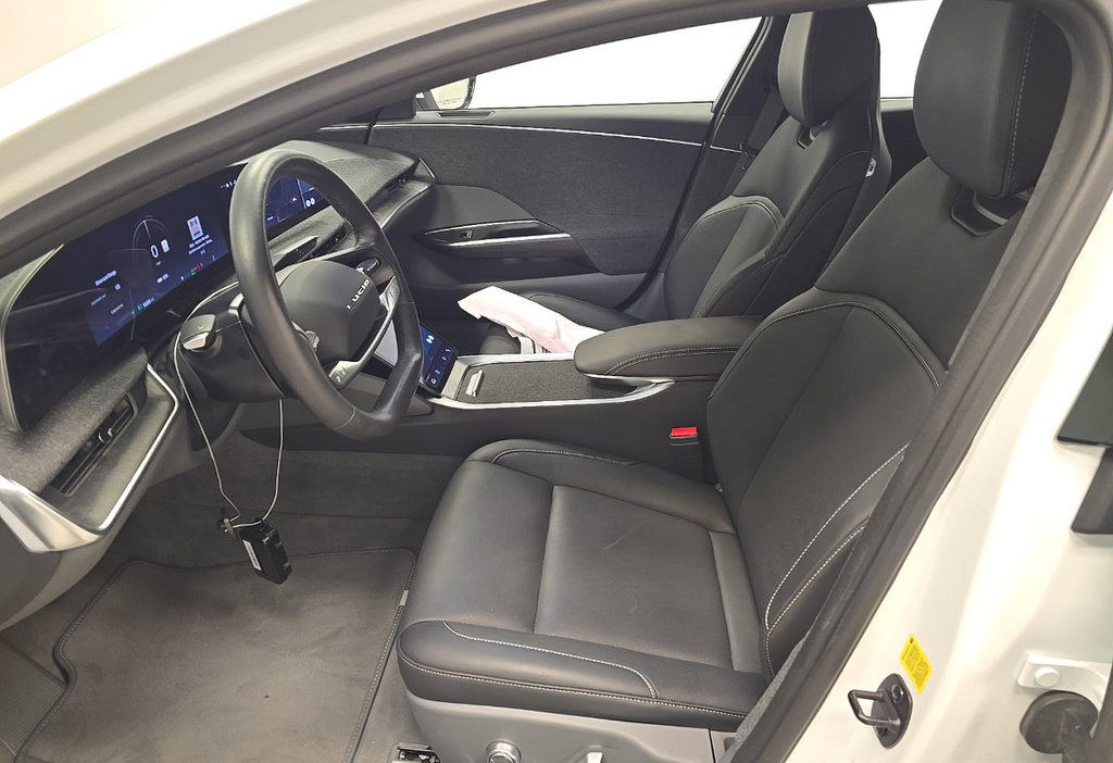 Used 2024 Lucid Air Touring AWD/4WD image 7
