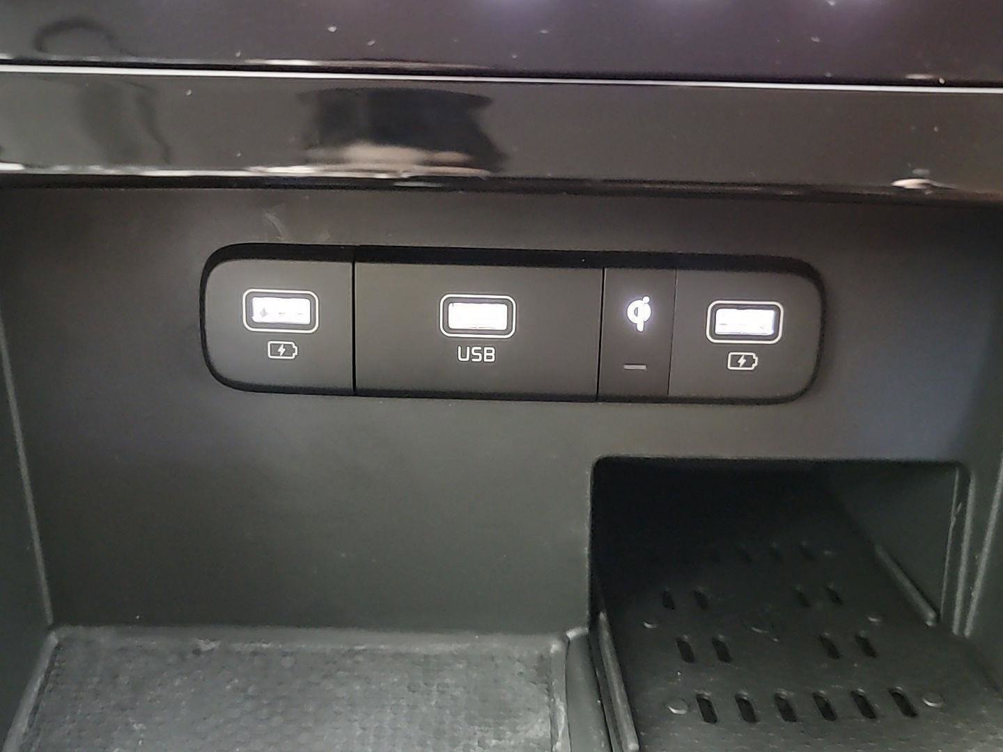 Used 2024 Kia Carnival SX image 35