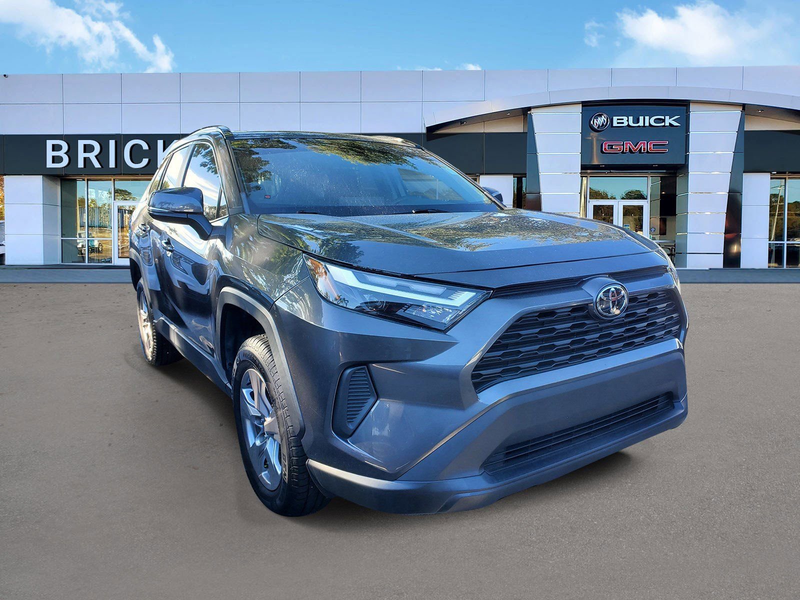 Used 2022 Toyota RAV4 XLE video 2