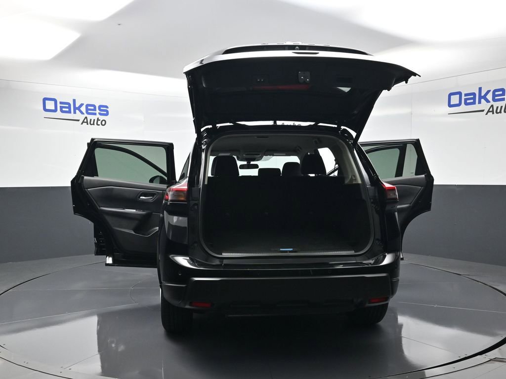 Used 2025 Nissan Rogue SV image 57