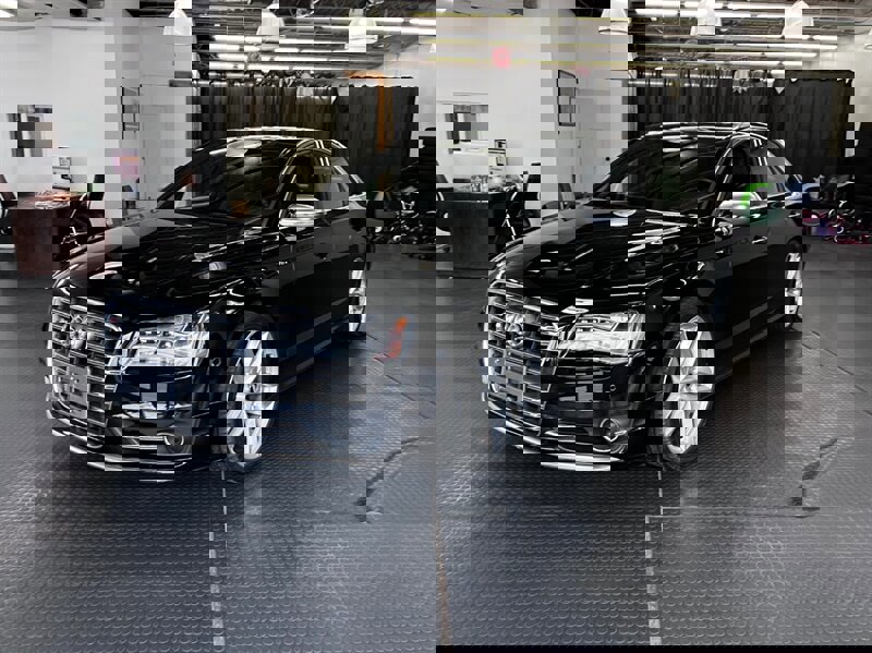Used 2014 Audi S8 image 4