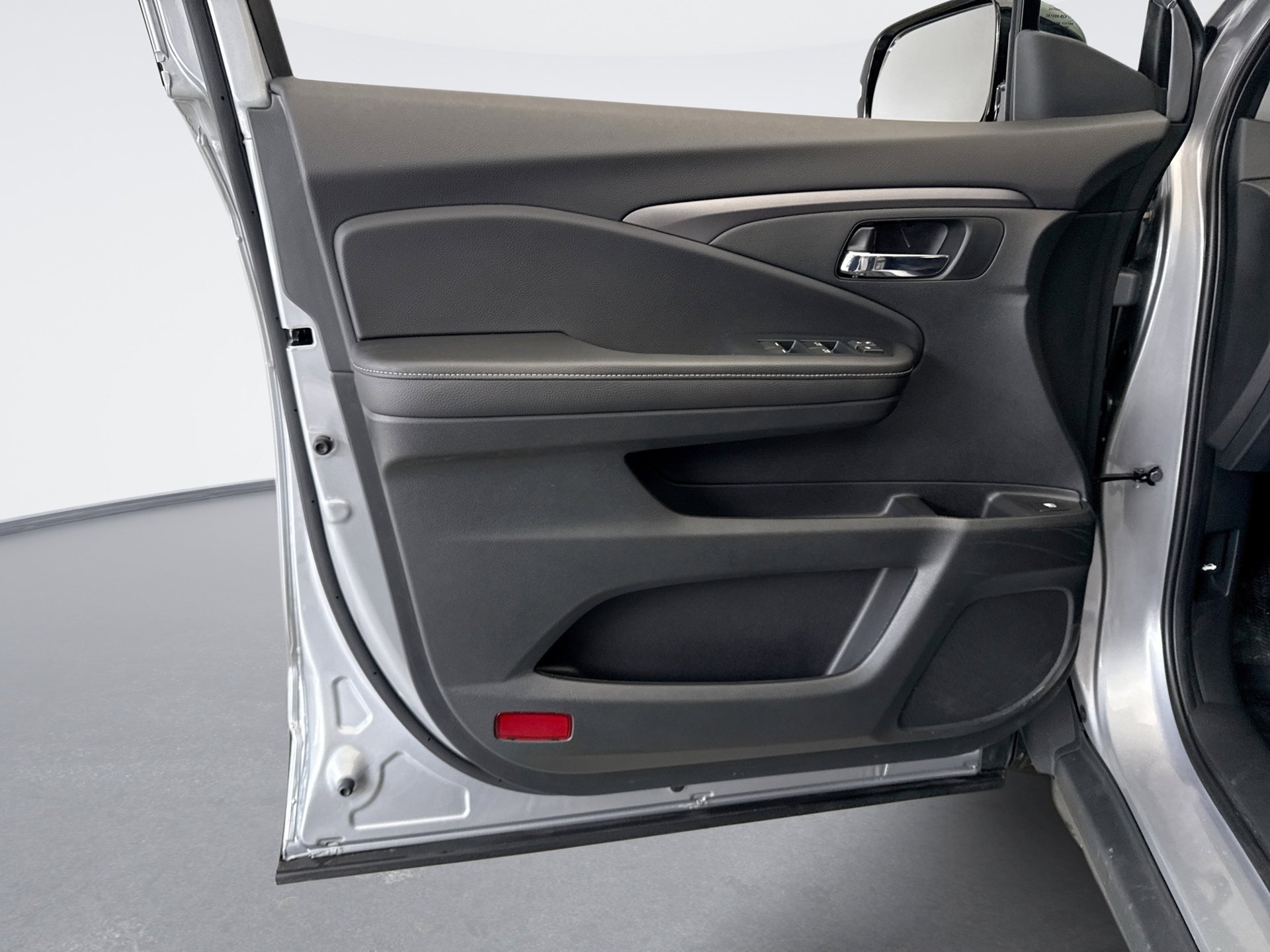 Used 2023 Honda Ridgeline Sport image 9