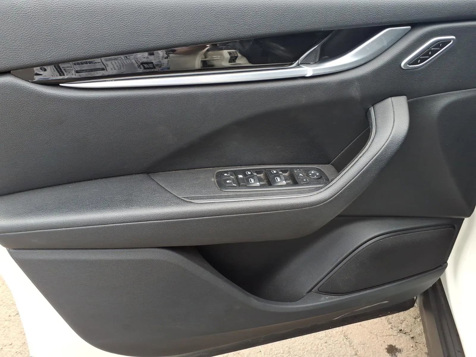 Used 2018 Maserati Levante image 23