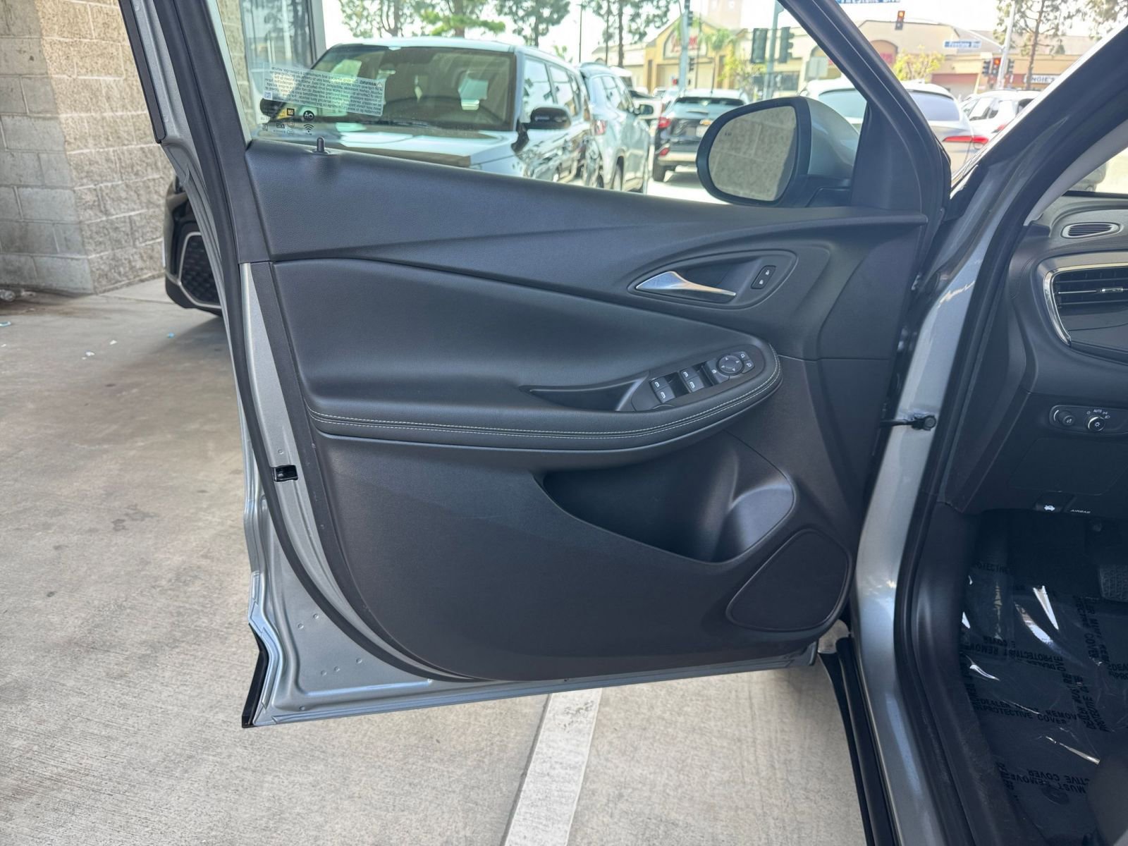 Used 2025 Buick Encore GX Preferred image 18