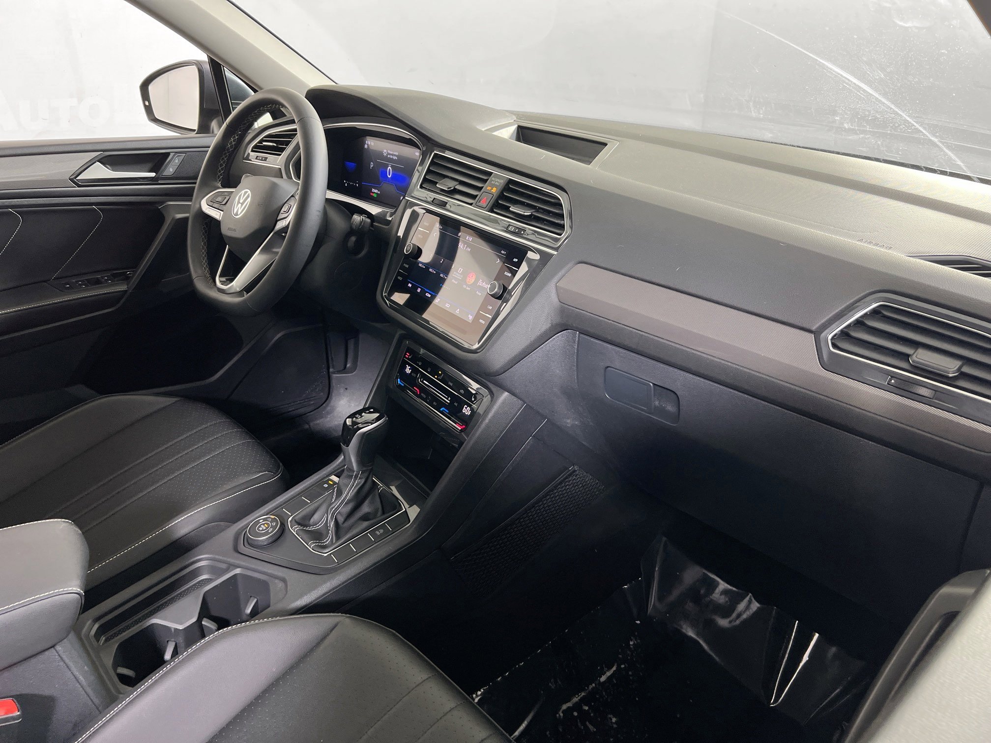 Used 2022 Volkswagen Tiguan SE AWD/4WD image 27