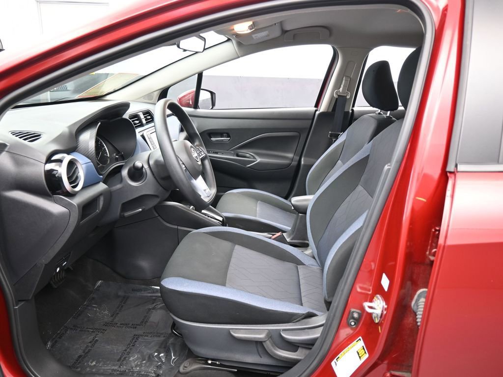 Used 2025 Nissan Versa SV image 11