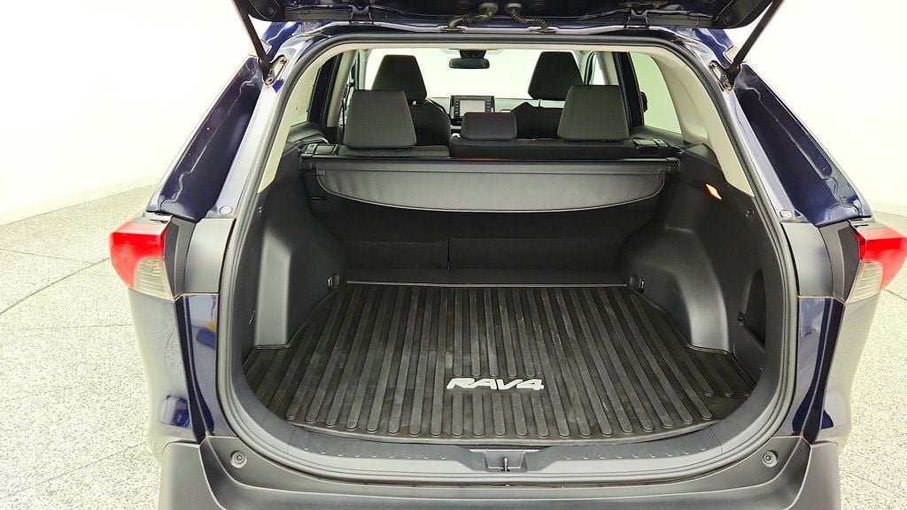 Used 2021 Toyota RAV4 XLE AWD/4WD image 20