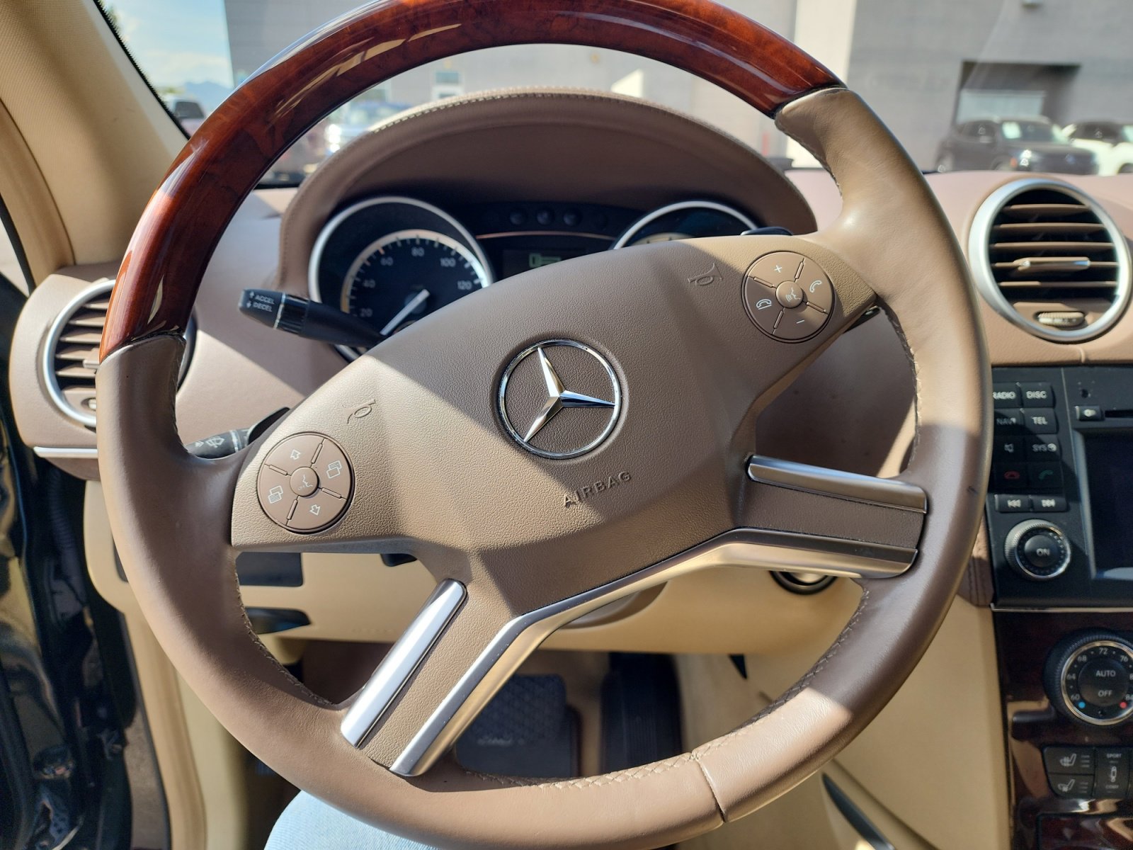 Used 2011 Mercedes-Benz GL 550 4MATIC w/ Chrome Accessory Pkg image 9