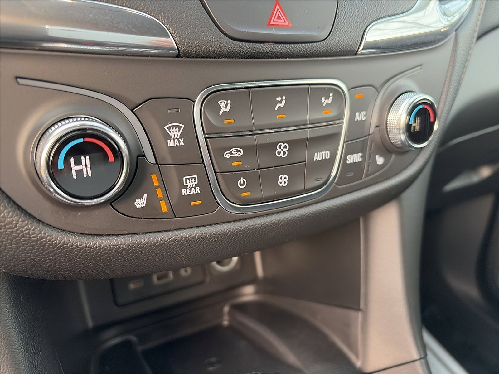 Used 2020 Chevrolet Equinox Premier image 20