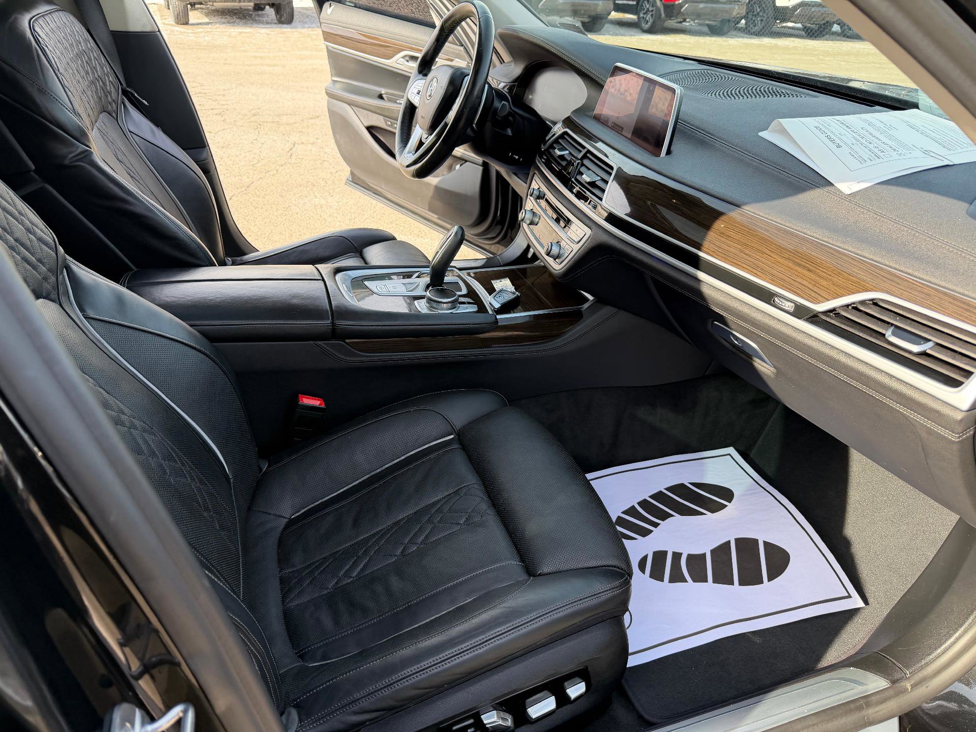 Used 2020 BMW 740i 740i 4dr Car w/ Premium Package image 30