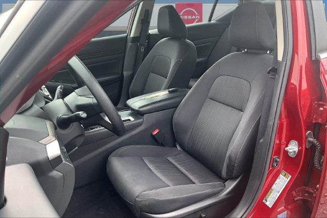 Used 2025 Nissan Altima 2.5 SV FWD image 21
