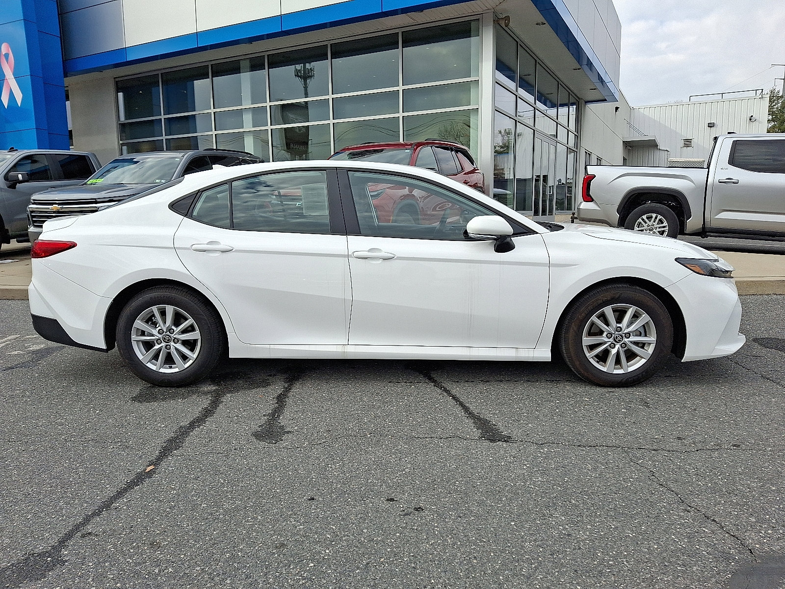 Used 2025 Toyota Camry LE image 8
