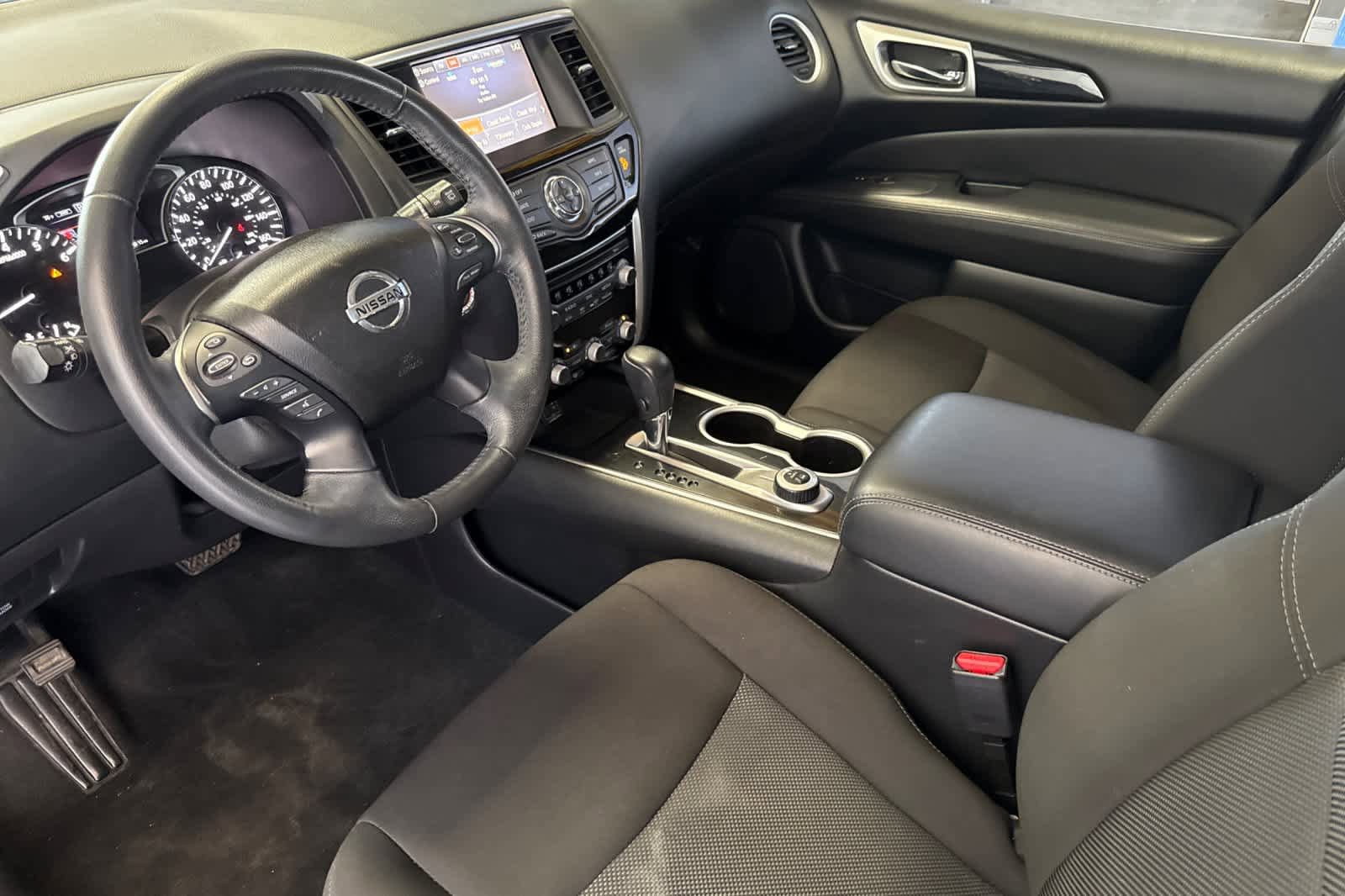 Used 2020 Nissan Pathfinder SV image 9