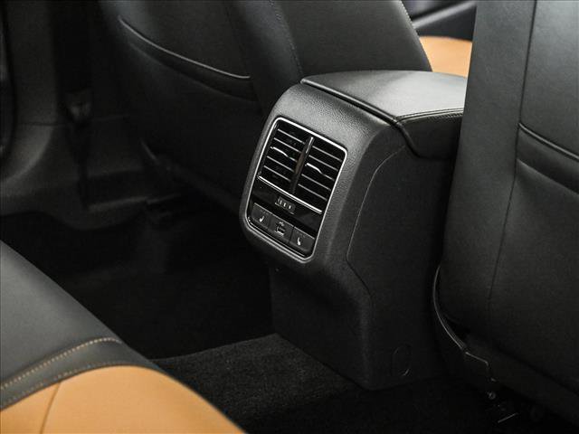 Used 2018 Volkswagen Passat 2.0T SEL Premium image 18