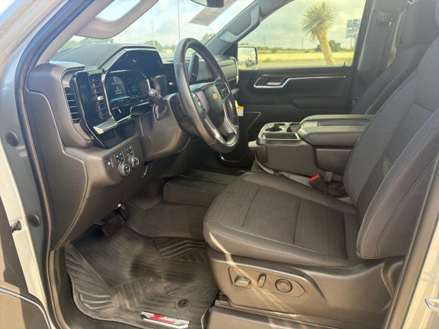 Used 2023 Chevrolet Silverado 1500 LT AWD/4WD image 5