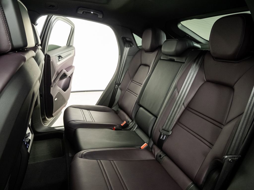 Used 2024 Porsche Cayenne S image 22