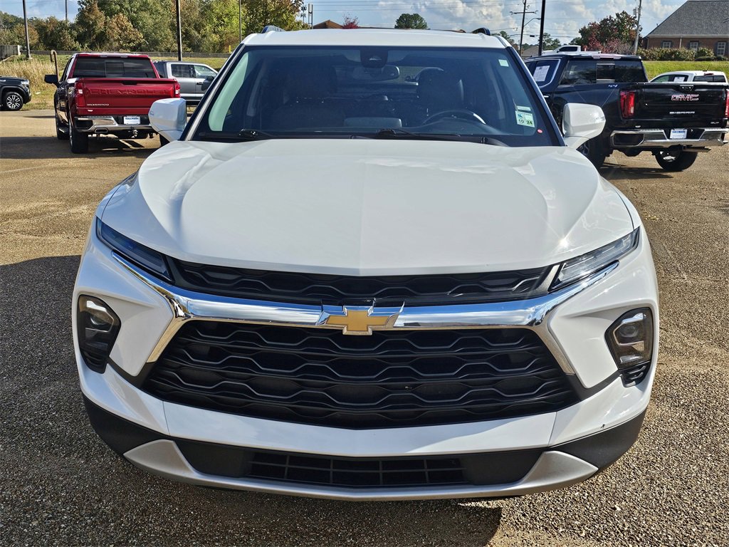 Used 2024 Chevrolet Blazer LT image 2