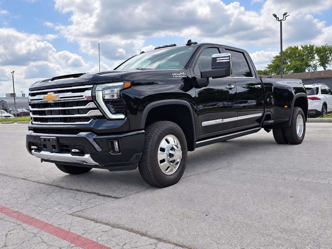 Used 2024 Chevrolet Silverado 3500 High Country w/ High Country Premium Package AWD/4WD image 3