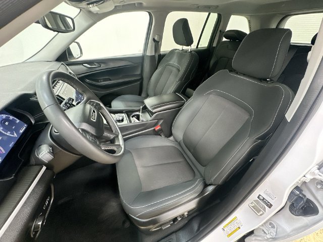 Used 2024 Jeep Grand Cherokee Laredo X AWD/4WD image 21