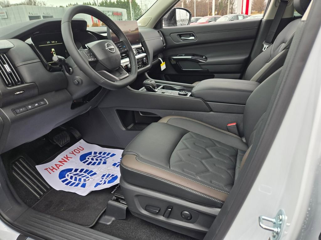 New 2026 Nissan Pathfinder Platinum image 4