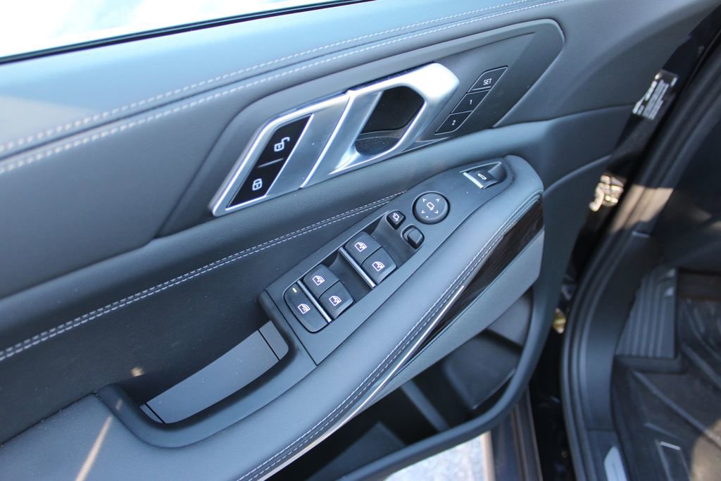 Used 2024 BMW X5 xDrive40i w/ Premium Package image 28