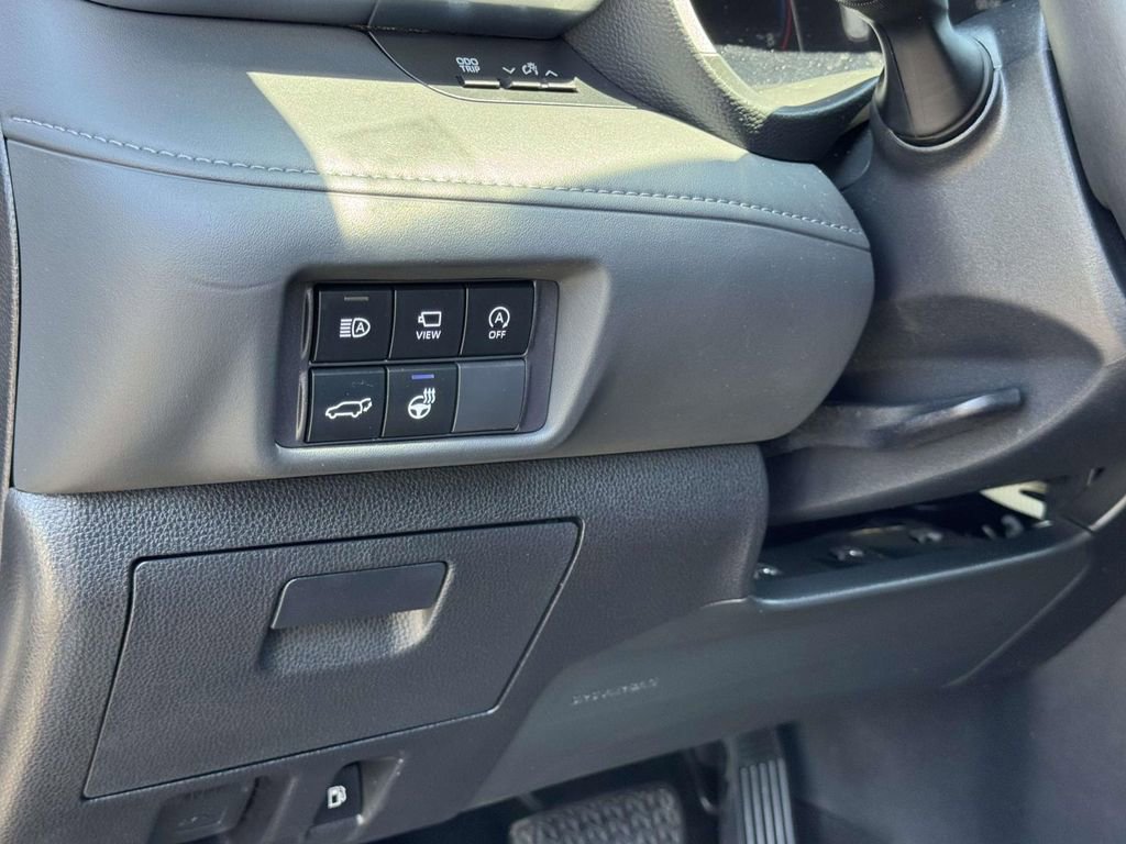 Used 2023 Toyota Highlander Limited FWD image 10
