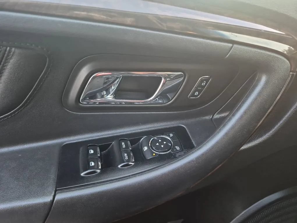 Used 2013 Ford Taurus Limited FWD image 13