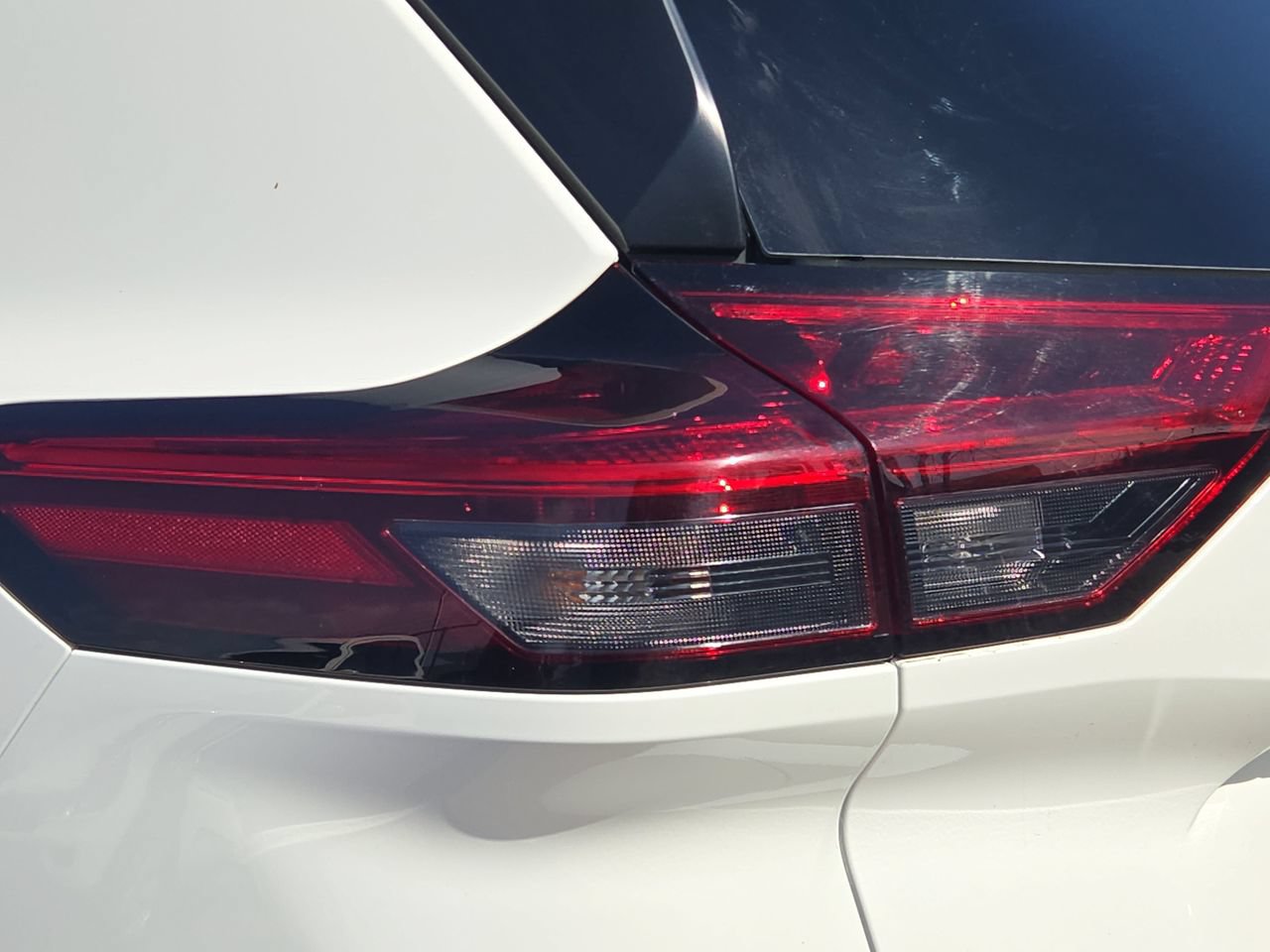 Used 2025 Nissan Rogue S FWD image 20