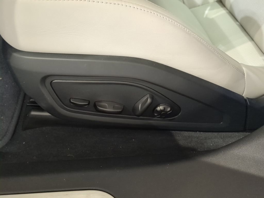 Used 2022 Porsche Taycan 4S image 14