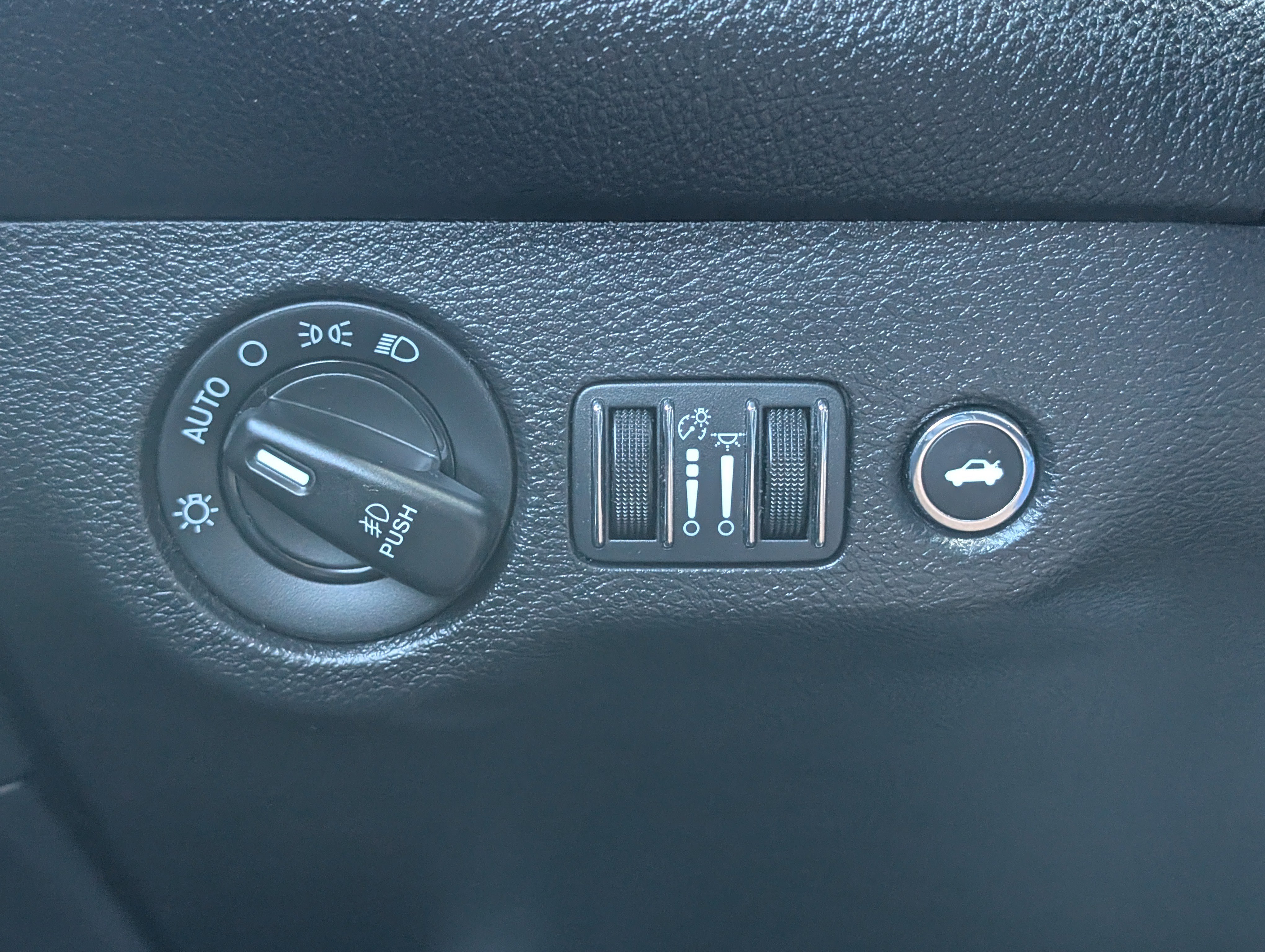 Used 2019 Dodge Challenger R/T w/ Driver Convenience Group RWD image 23