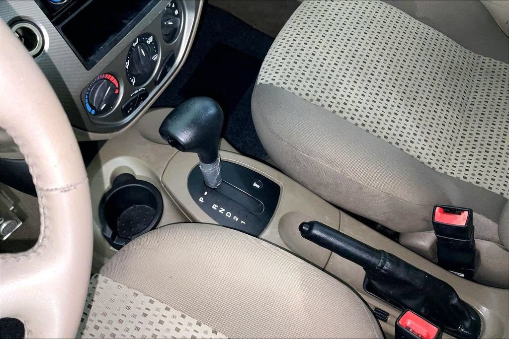 Used 2005 Ford Focus ZX4 Sedan FWD image 17
