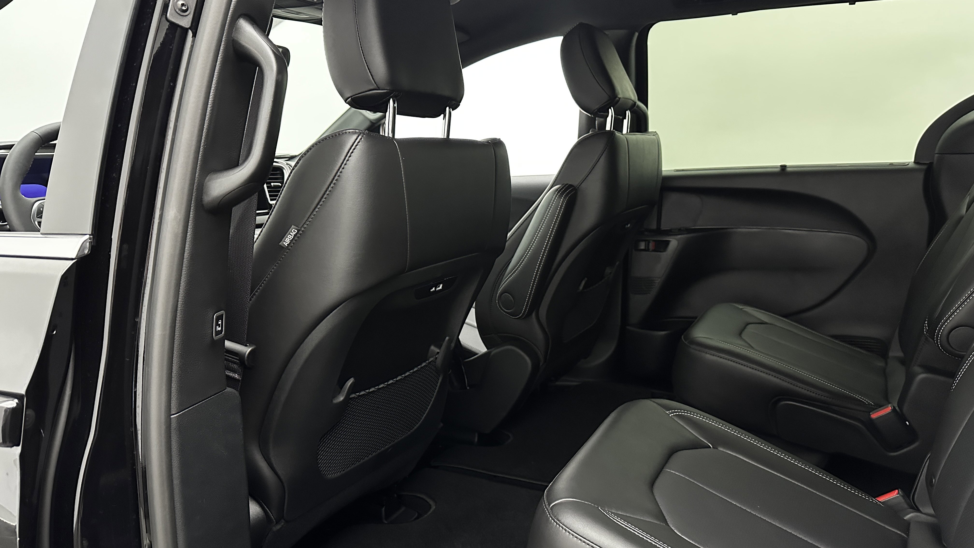 Used 2025 Chrysler Pacifica Select image 28