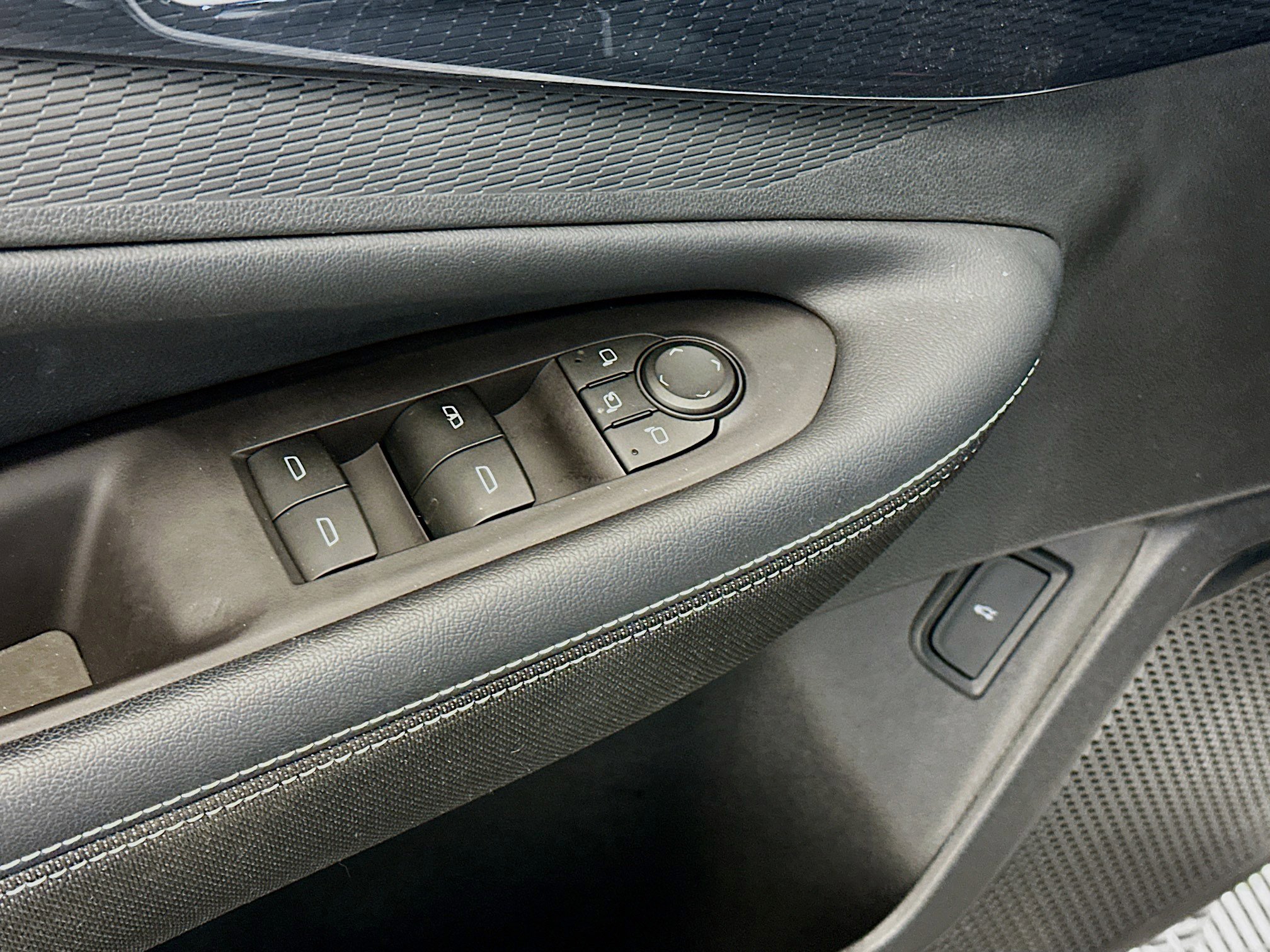 Used 2024 Chevrolet Blazer EV LT image 15